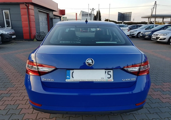 Skoda Superb cena 62900 przebieg: 156000, rok produkcji 2018 z Tarnów małe 301